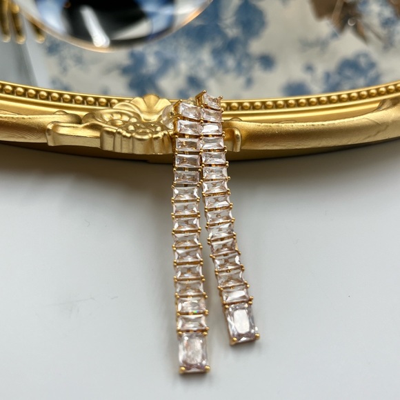 🆕 CRYSTAL HAZE 🧿 BNWOT Baguette Drop Earrings - Picture 9 of 15